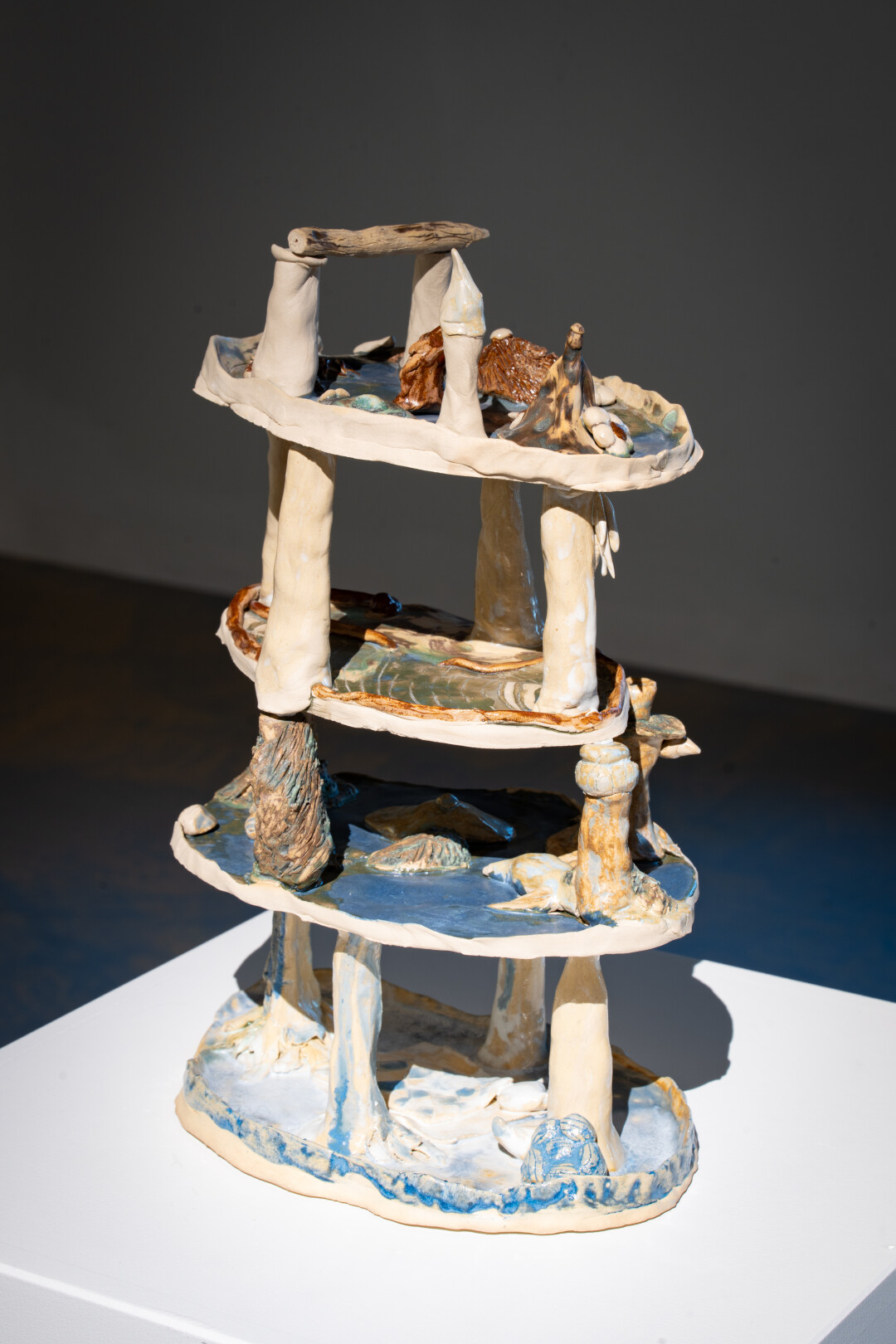 "Палаты невидимок". Керамическая инсталляция в двух частях, 2024 год