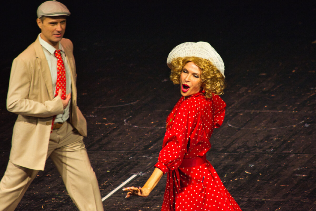 Спектакль «Любовь и голуби»