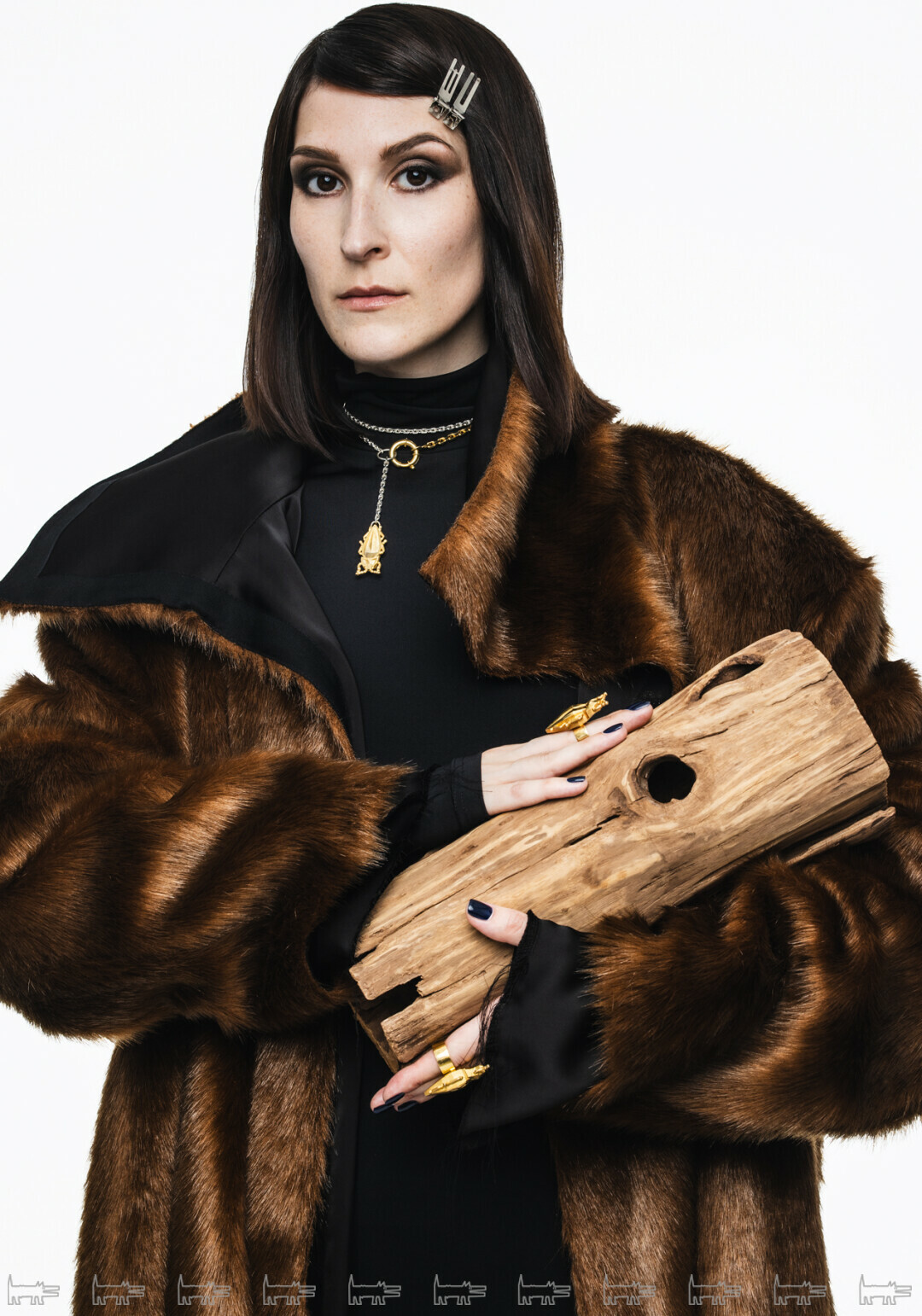 На Саше: комбинезон, шуба, мюли USHATAVA, украшения VERTIGO
