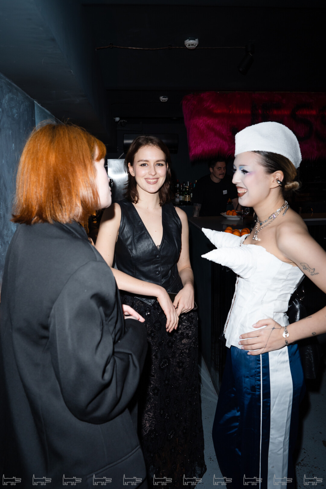 Тоня Углова. Карина Крапива