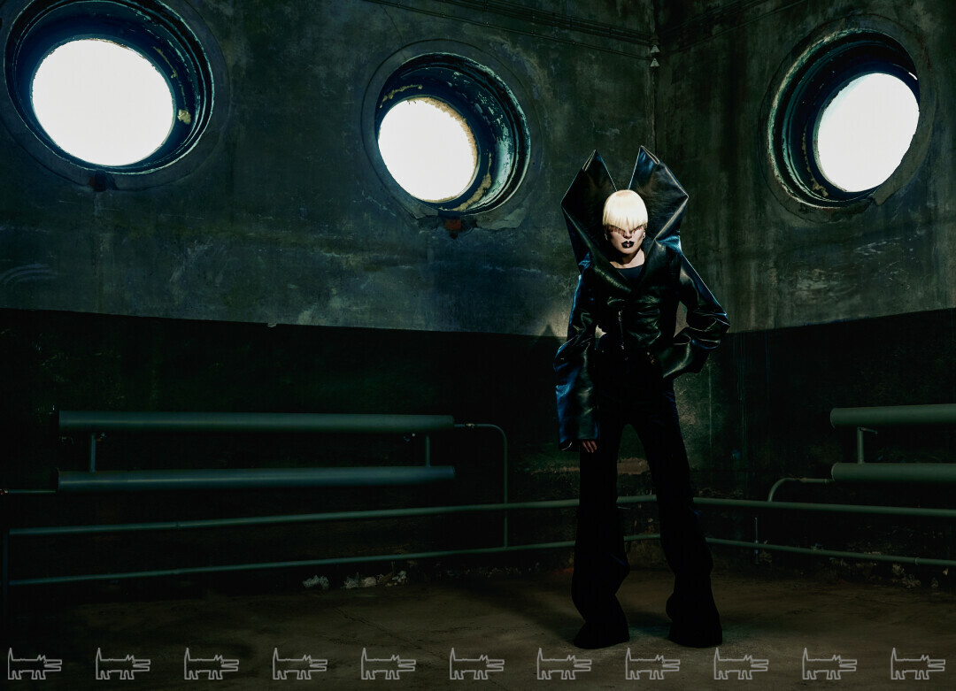 Salavat Kypere сфотографирована в здании автобазы почтамта в Матисовом переулке на Матисовом острове. В допетровское время на острове располагалась