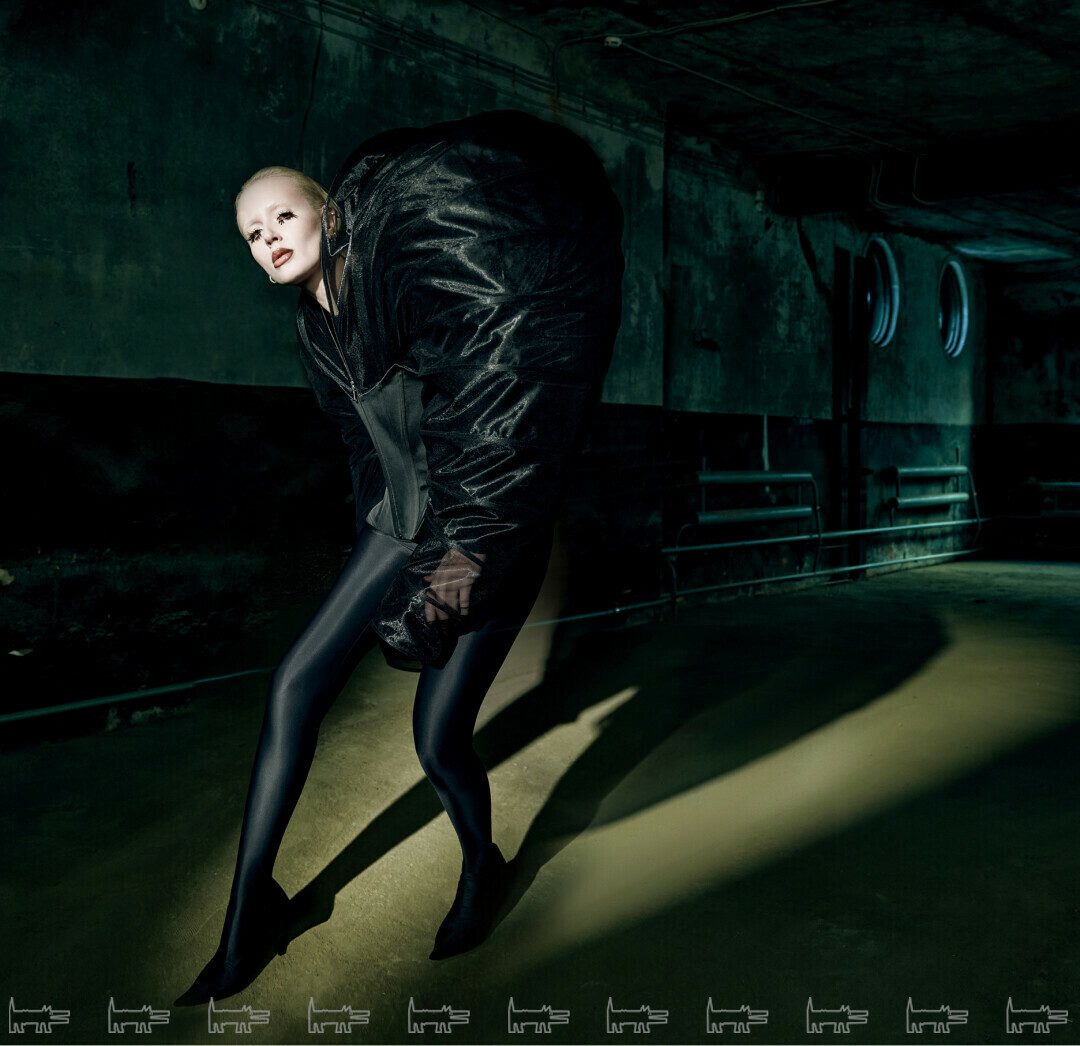 На Виктории: корсет ATELIER BISER