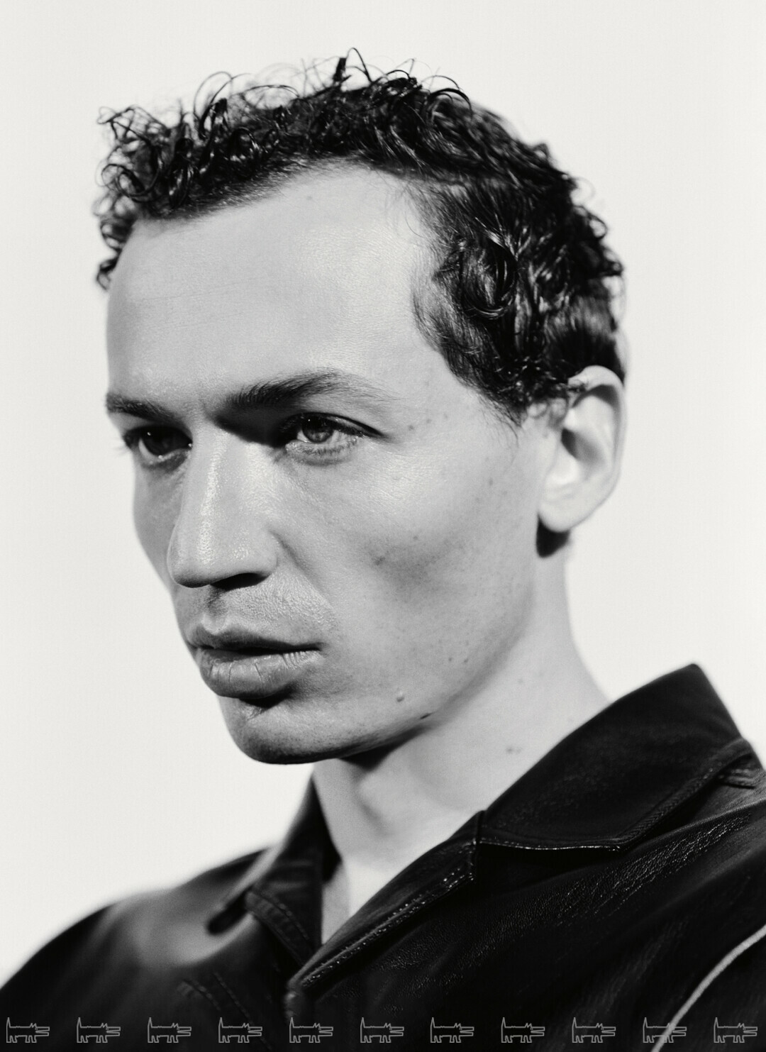 На Владимире: рубашка Nanushka (ЦУМ)