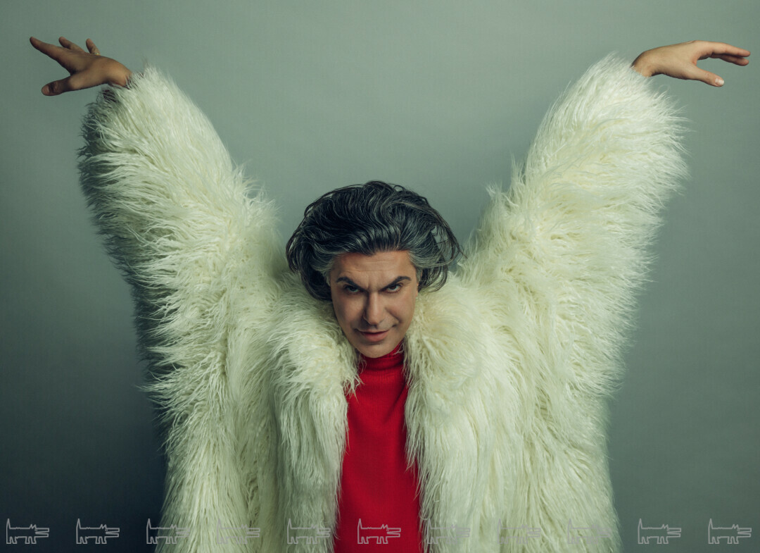 На Николае: шуба BALENCIAGA, свитер USHATAVA