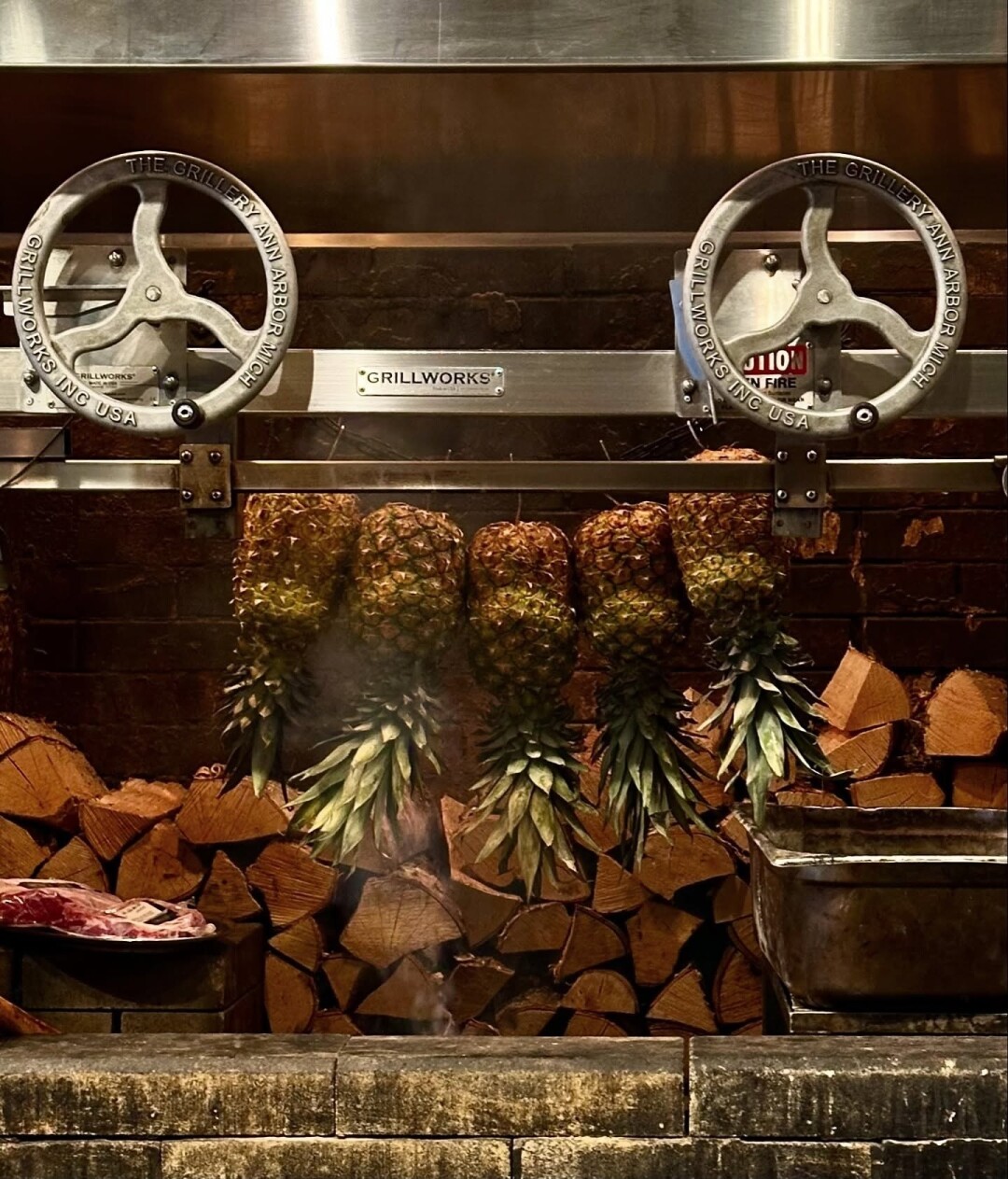 Так готовится знаменитый десерт ананас асадо