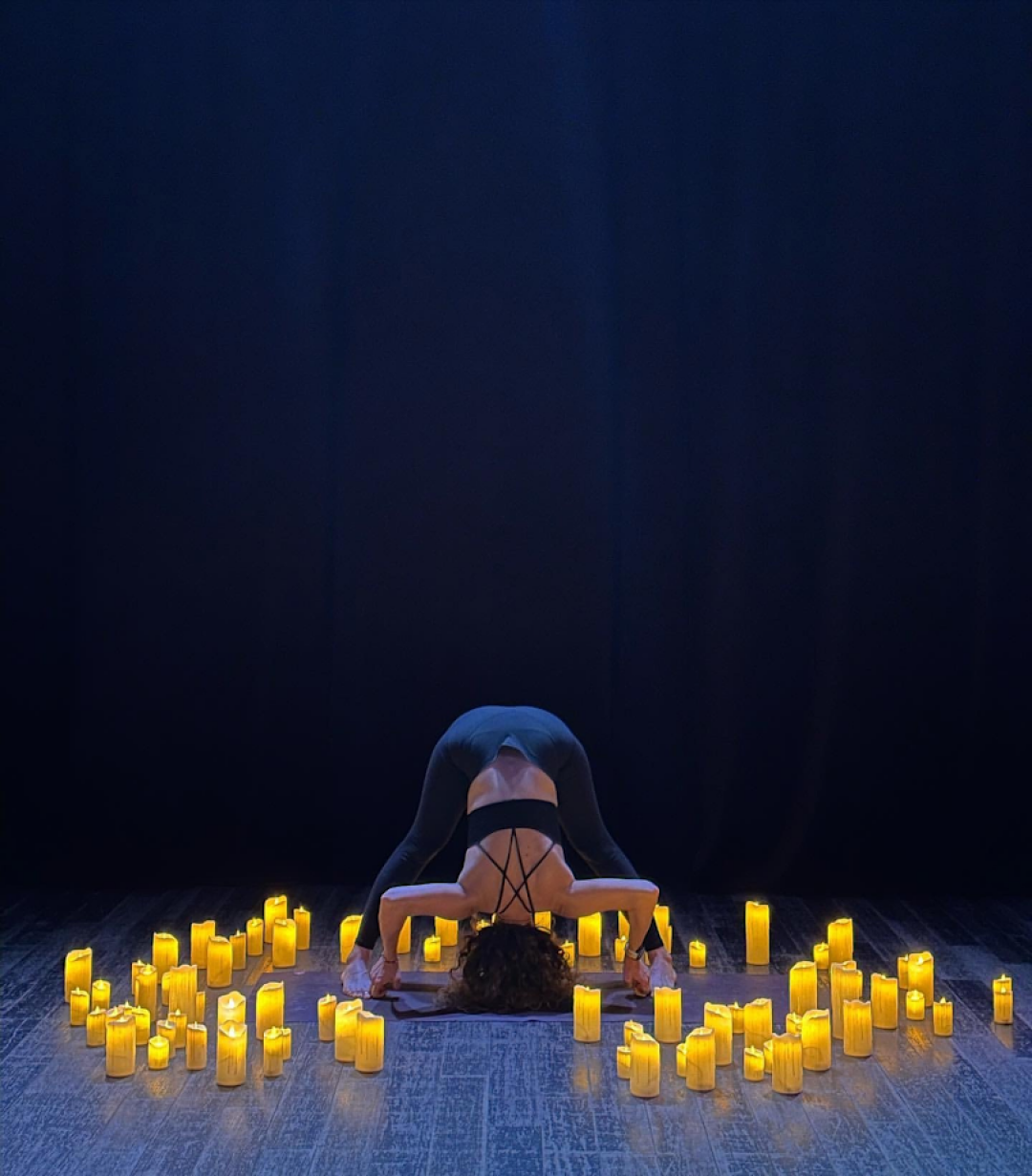 Йога при свечах от Candle Light Yoga
