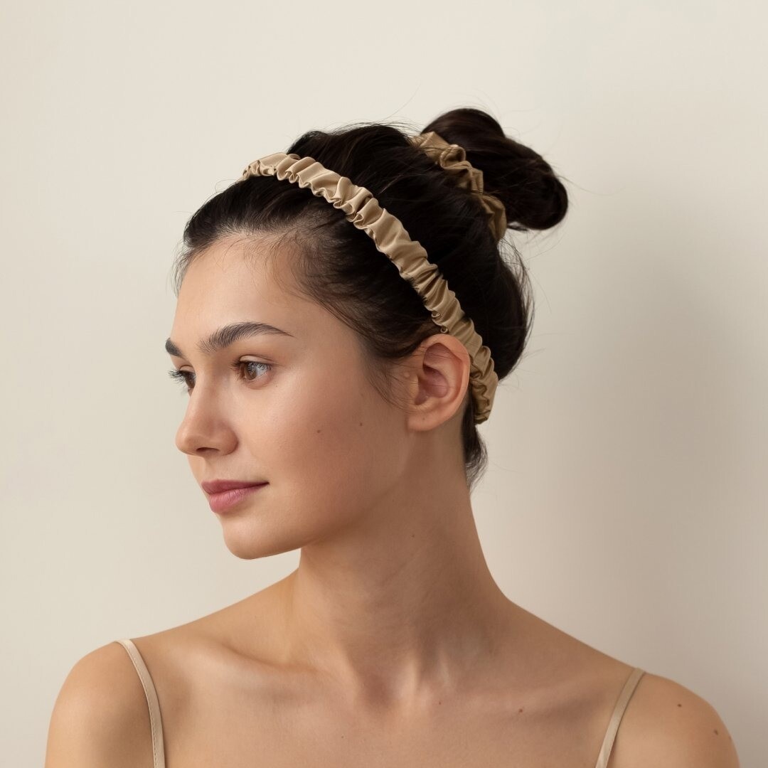 Повязка на голову Ayris Silk, 1 700 руб.