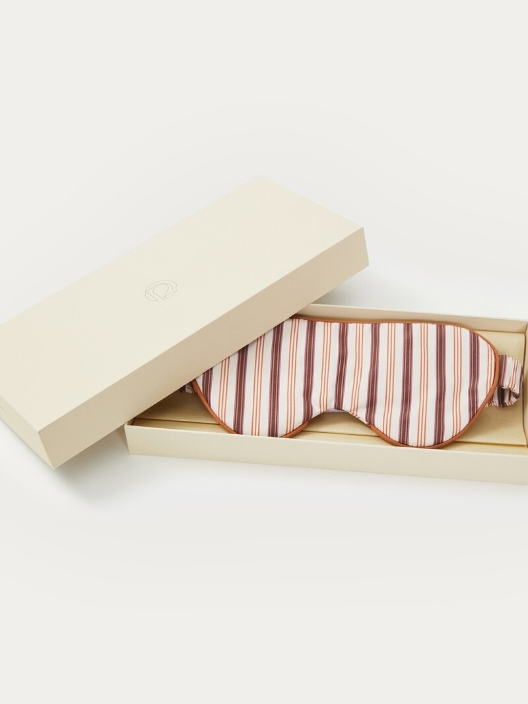 Маска для сна 12Storeez, 3 800 руб.