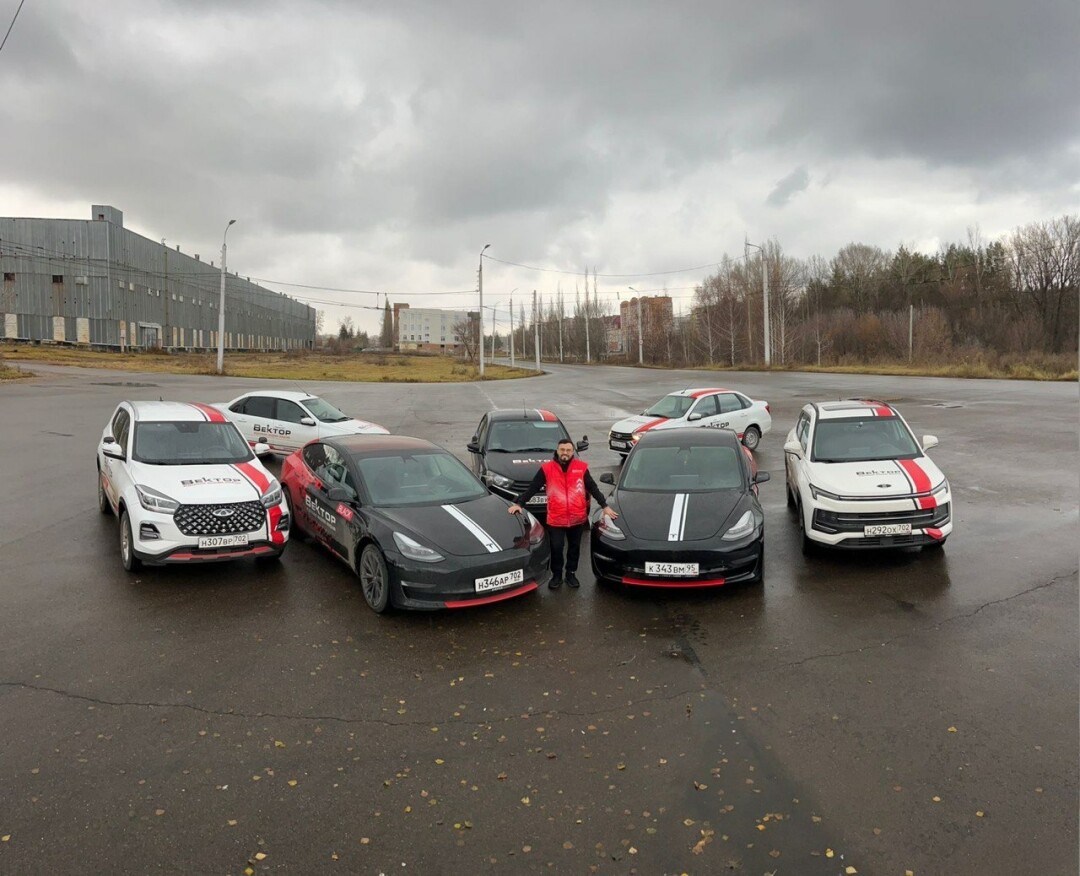 Машины автошколы «Вектор»