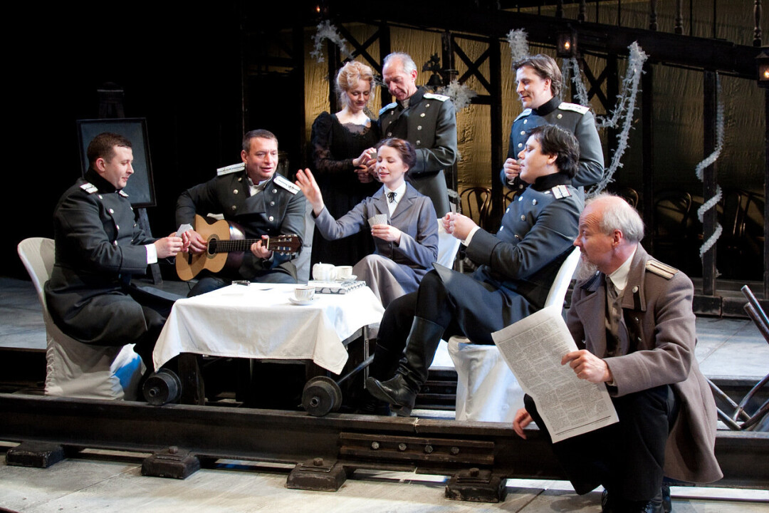 Спектакль "Три сестры" на сцене Молодежного театра на Фонтанке