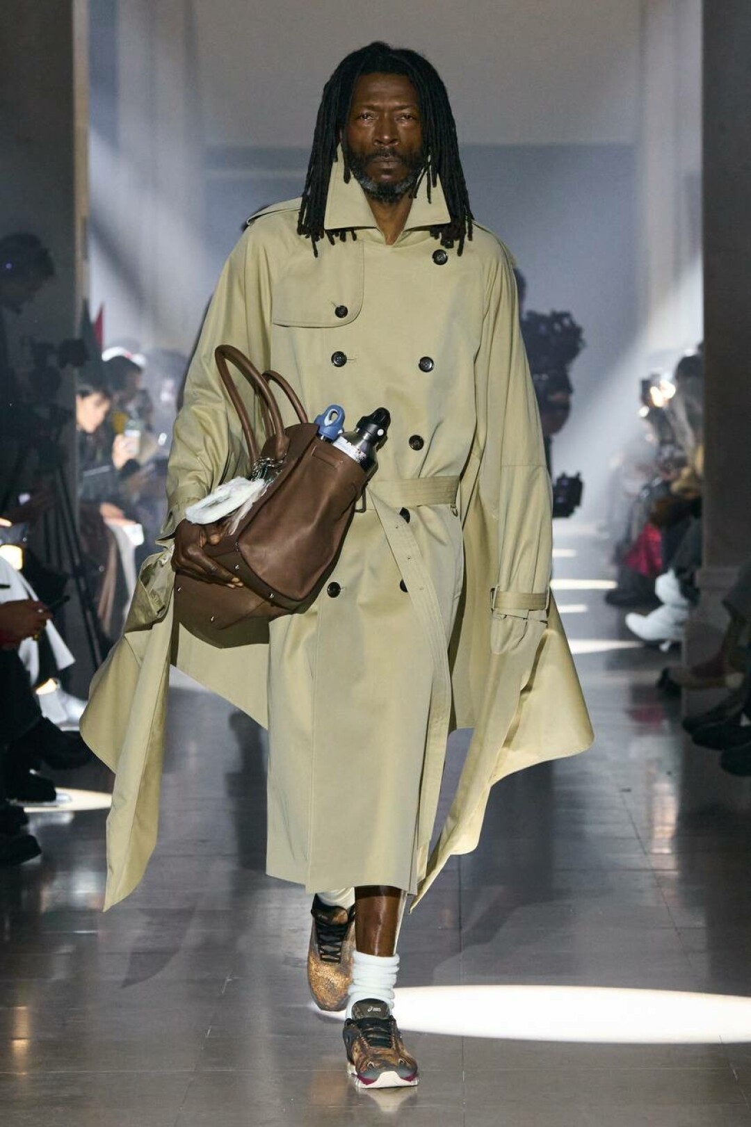 Doublet голосуют за сложносочиненный гибрид тренча, кимоно и пончо