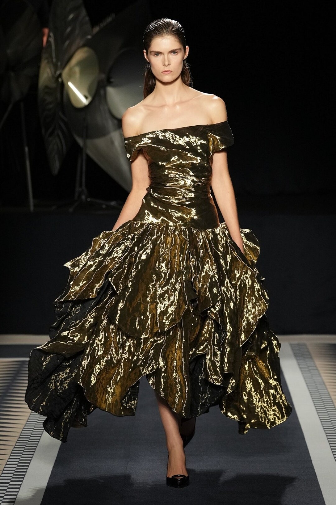 Без золотистого металлика никуда!