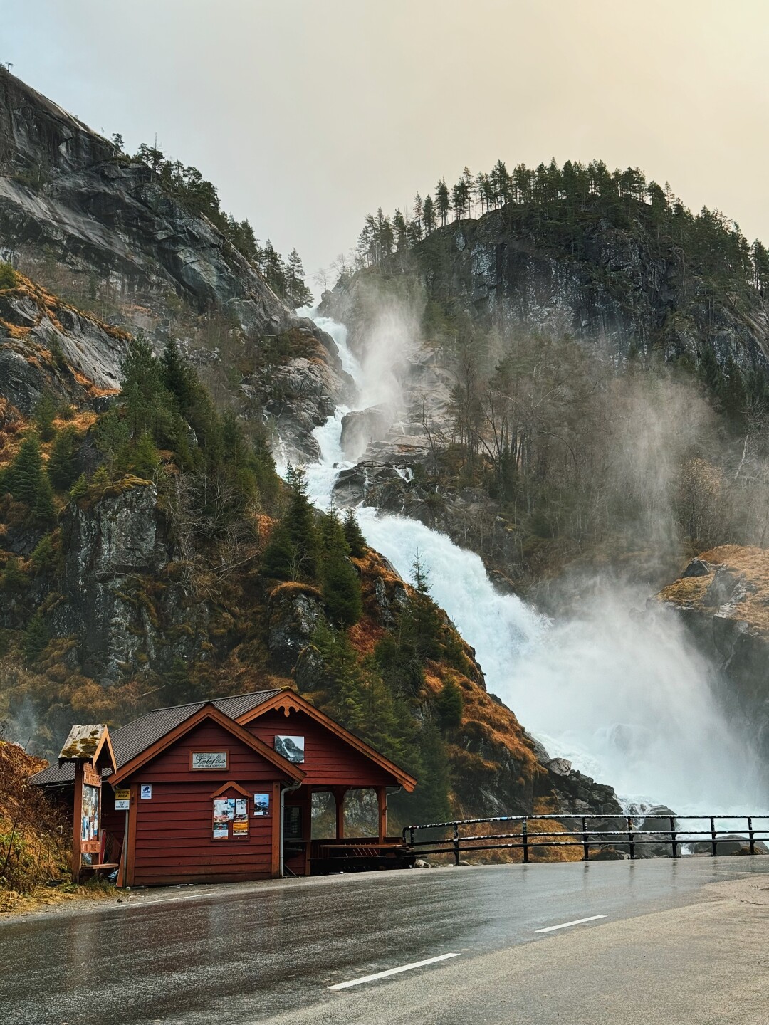 Водопад Лотефосс