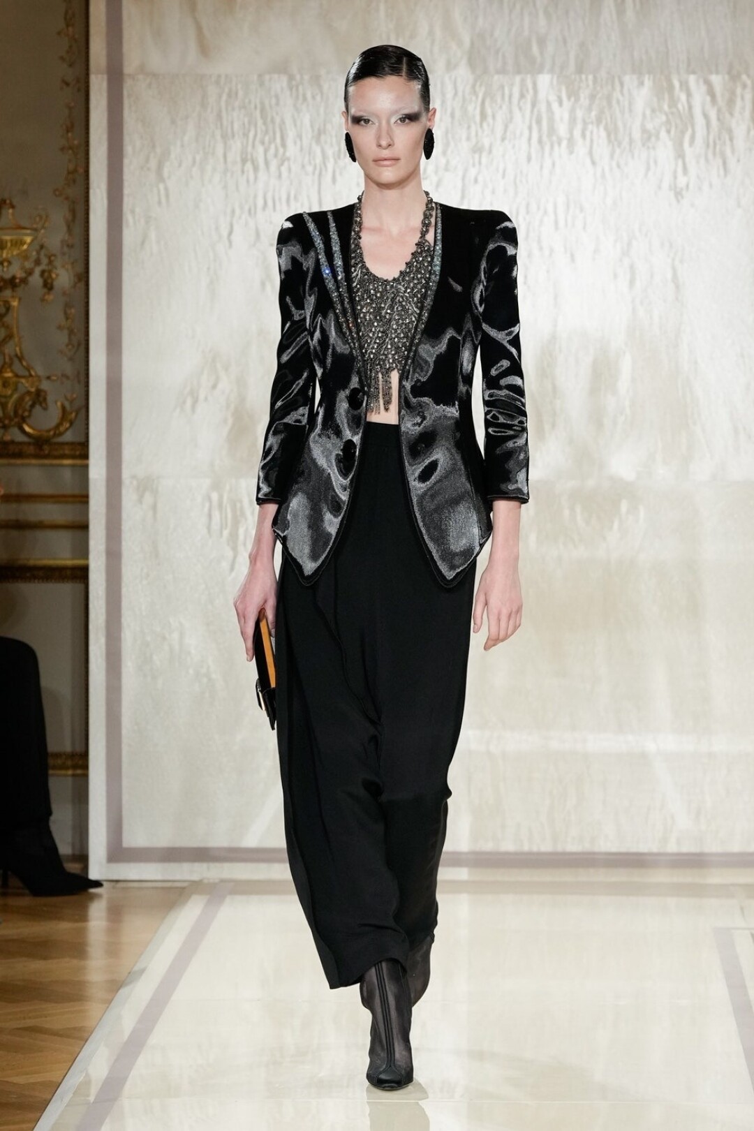 Мастхэв — пиджаки с отливом (к слову, вместе с Armani Privé так считает Jil Sander)