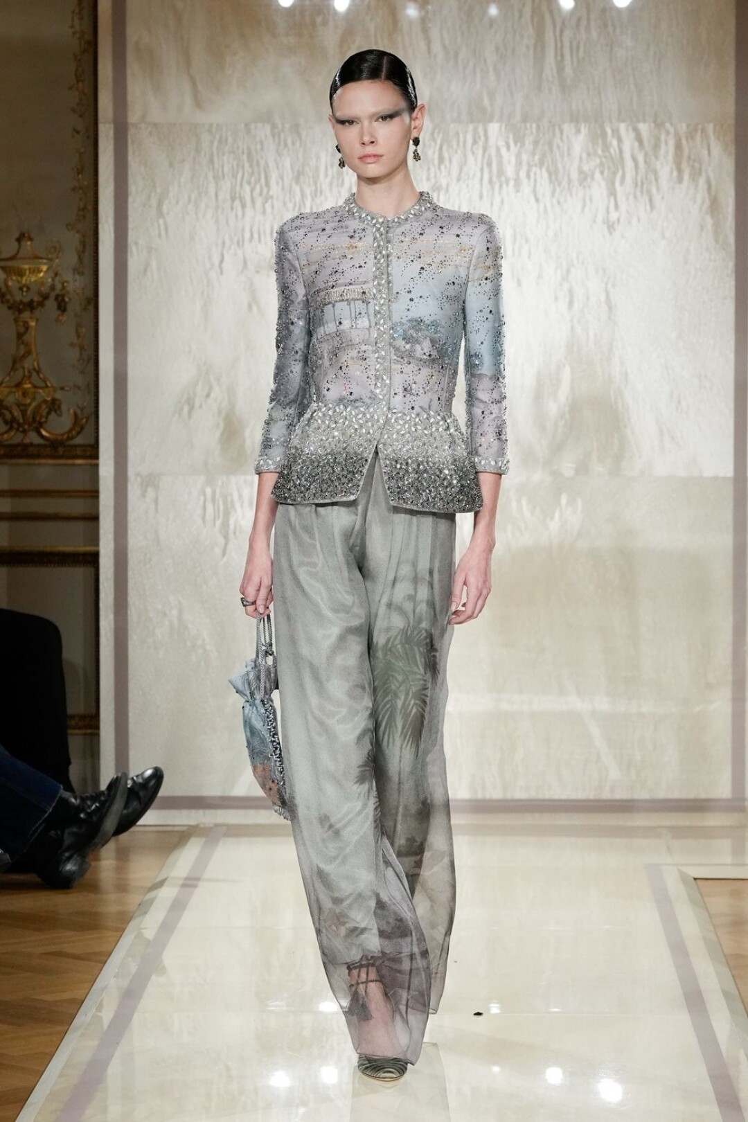 Залипли на тропические пасторали с принтов Armani Prive