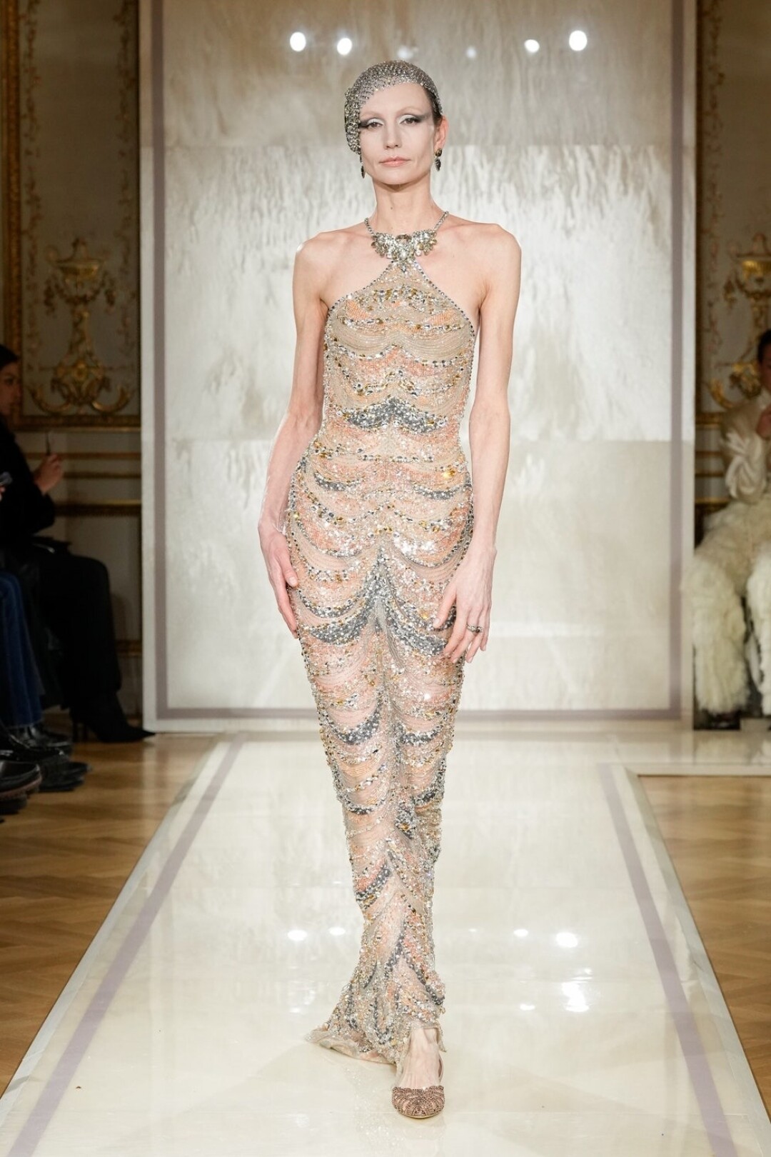 Факт: всего в новой кутюрной коллекции Armani Privé больше 90 (!) луков