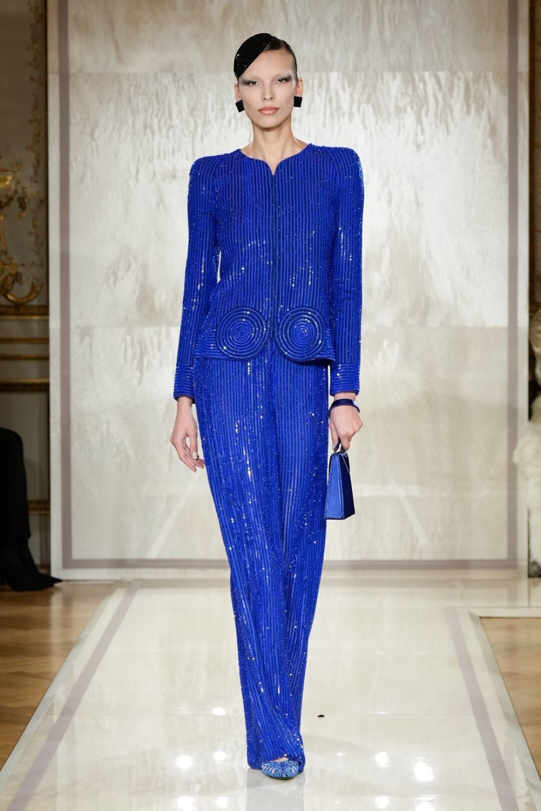 Фиксируем триумфальный камбэк Armani Blue, но в виде остромодного электрика!