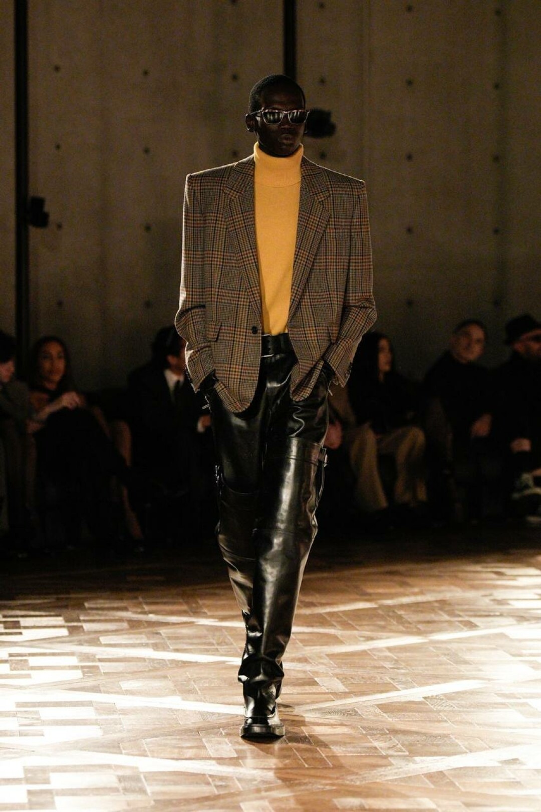 Отказываемся от рубашек в пользу разноцветных водолазок (вам еловую или шафрановую?)