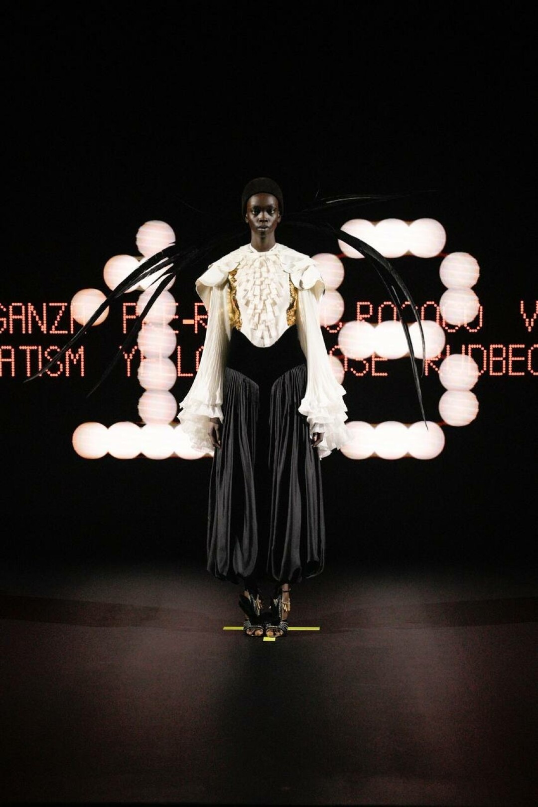 Меням главные брюки прошлого лета — капри — на набирающие фэшн-мощь шаровары