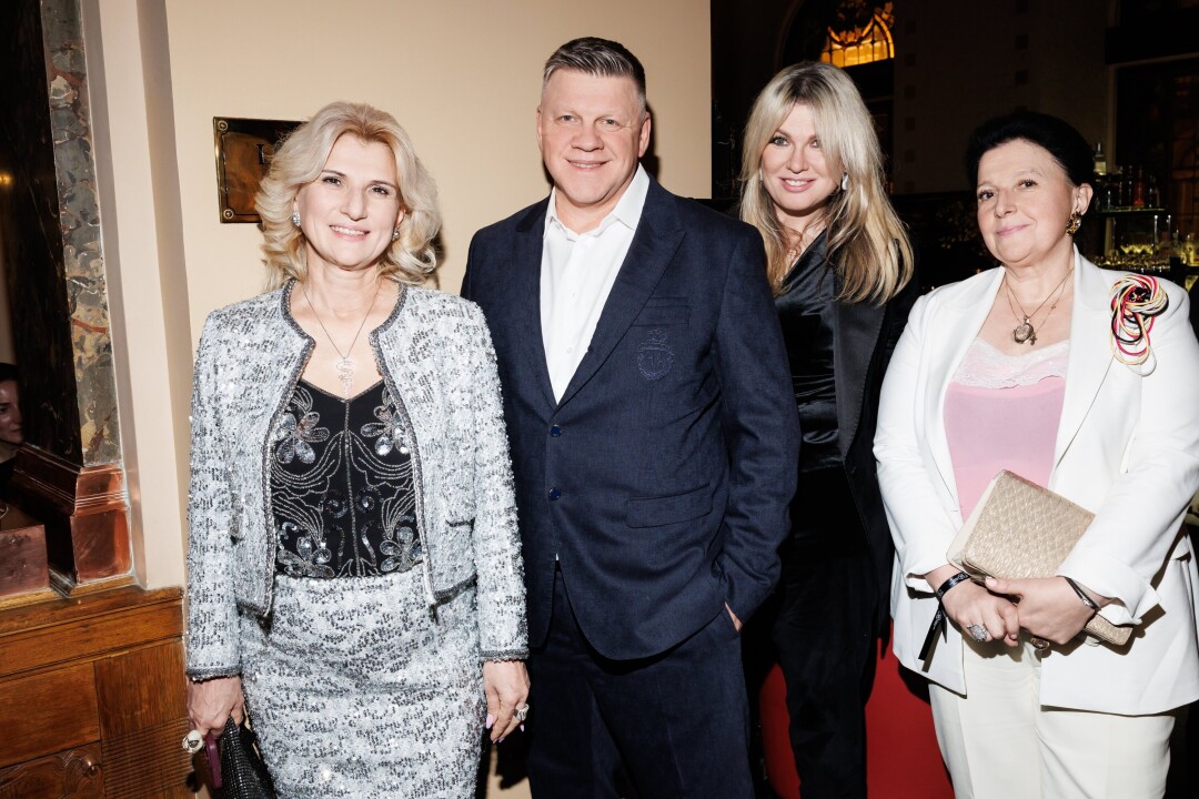 Нана Гвичия. Галина Громова, Юлия Шепелева