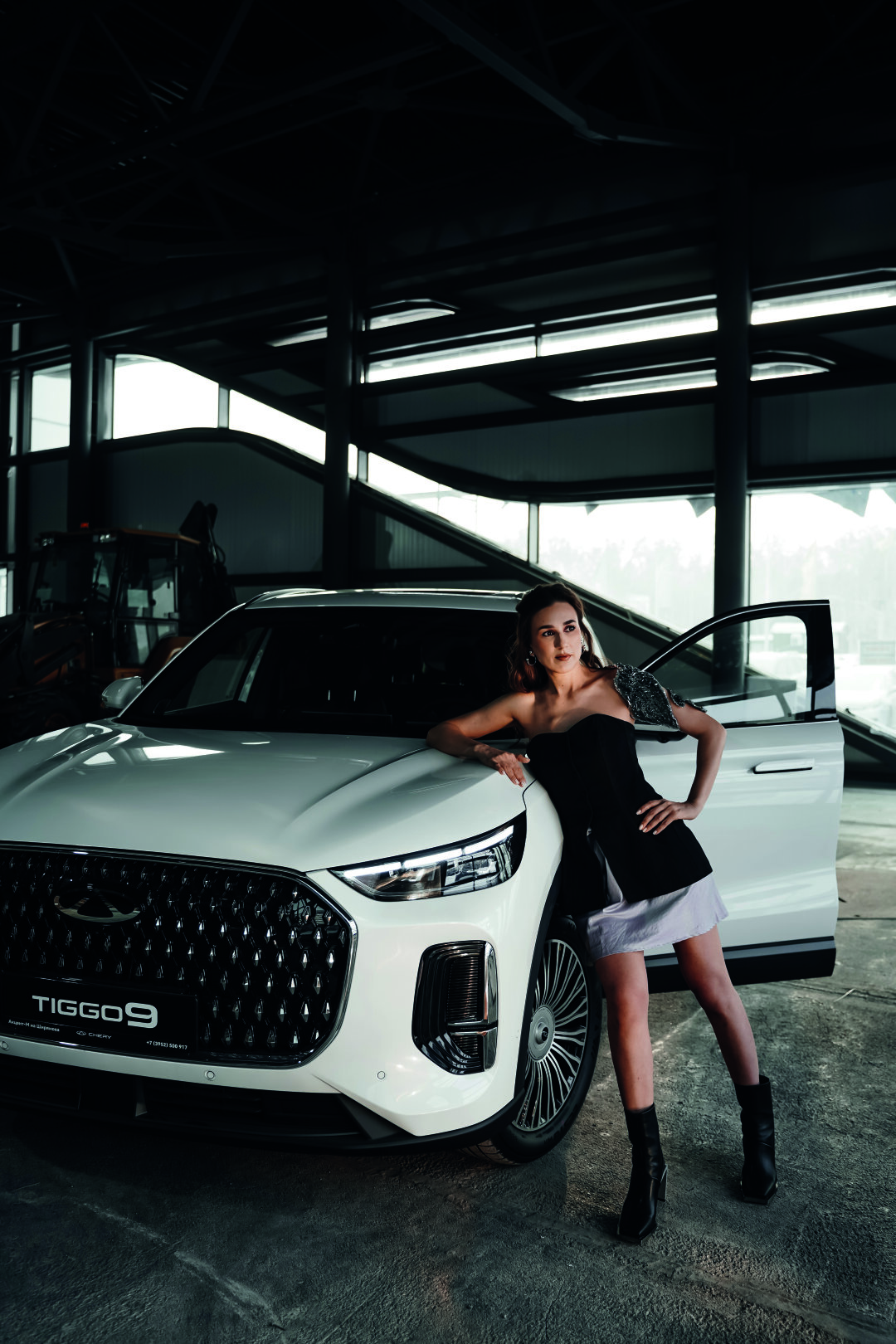 ЛИНА ТЮРНЕВА, lina_tyurneva, 39 лет Отельер Корсет из денима, шелковое платье-комбинация AMI CHERY TIGGO 9