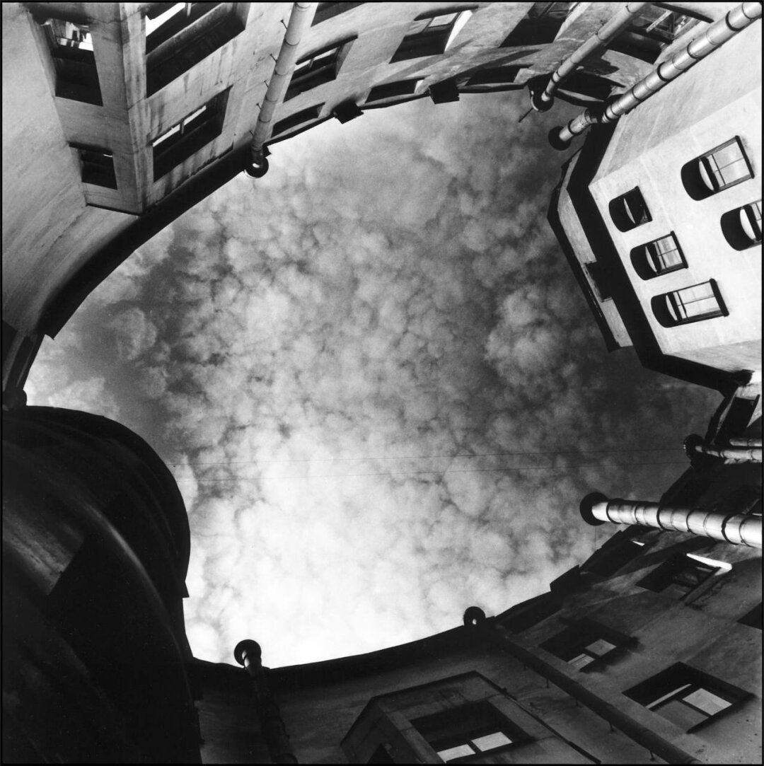 Сергей Скворцов. "Без названия (Двор-колодец)". 1983 год