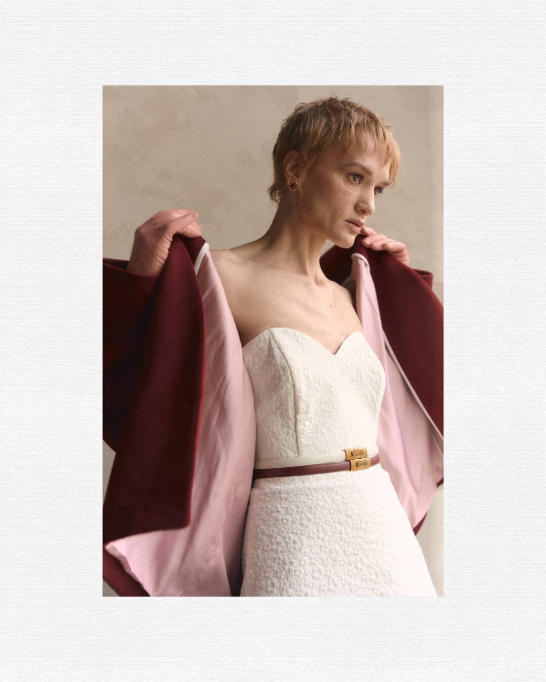 Жакет-кимоно из пальтовой ткани цвета вишни с внутренней отделкой, символизирующей цветущую сакуру — главная модель коллекции.