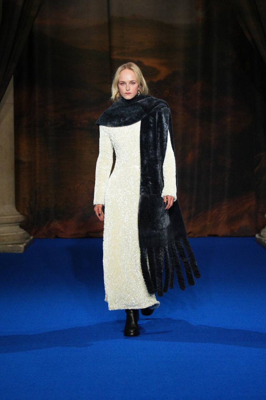 Объемный шарф — хорошо, а объемный шарф с гранд-косичками — лучше!