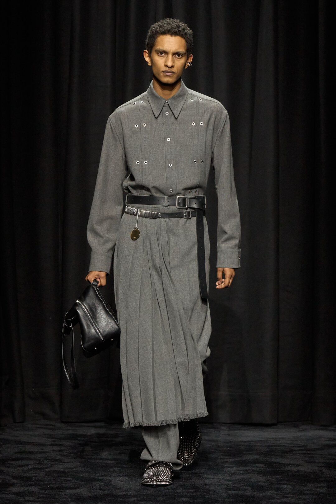 Модный гибрид из юбко-брюк носим как минимум до весны 2026 года