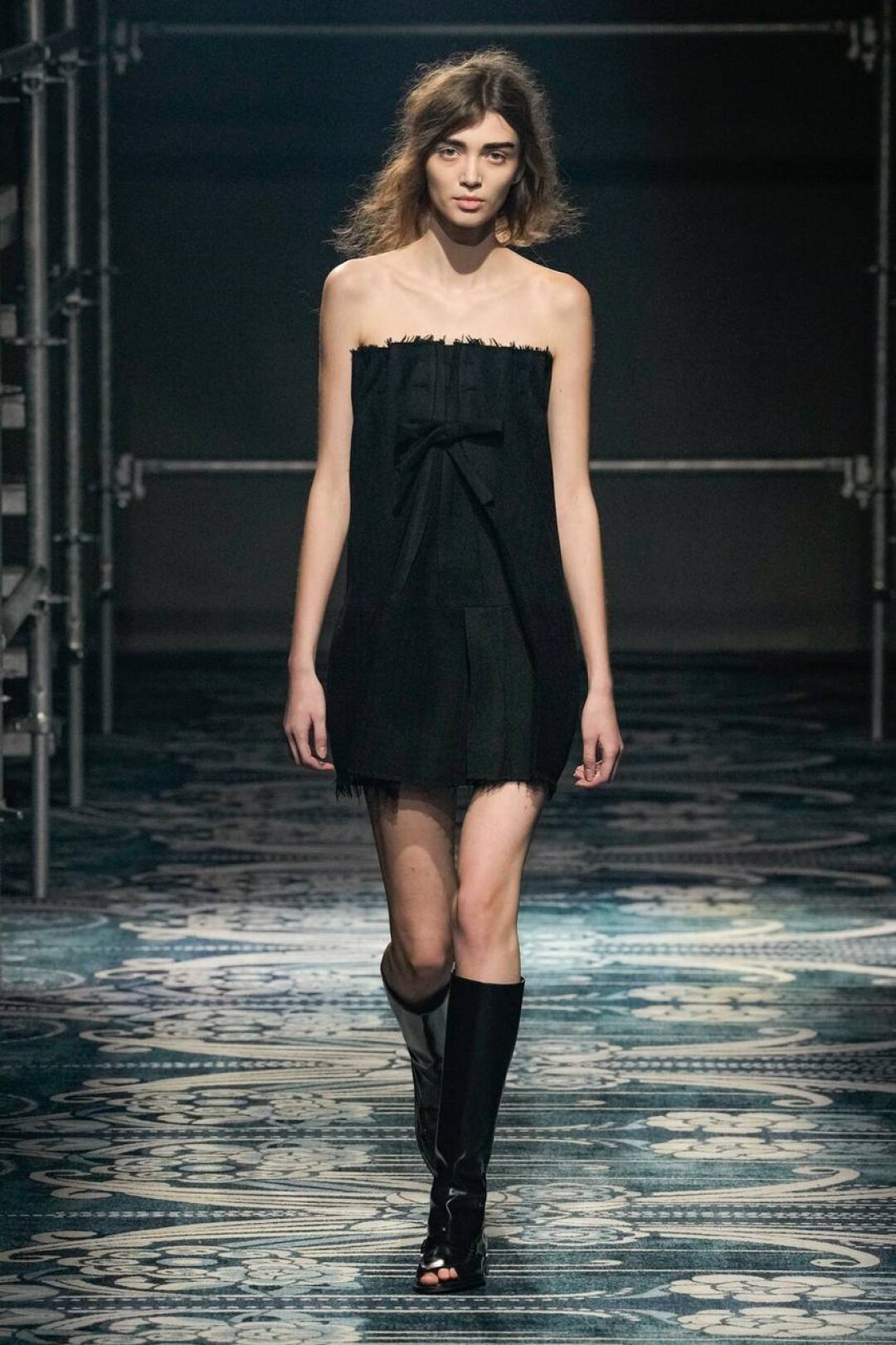 Примеряем peep-toe не только в виде сабо Fendi, но сапог Prada