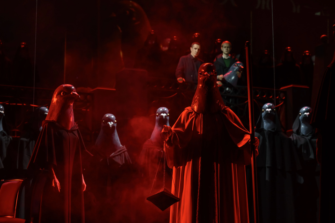 «Маскарад с закрытыми глазами»