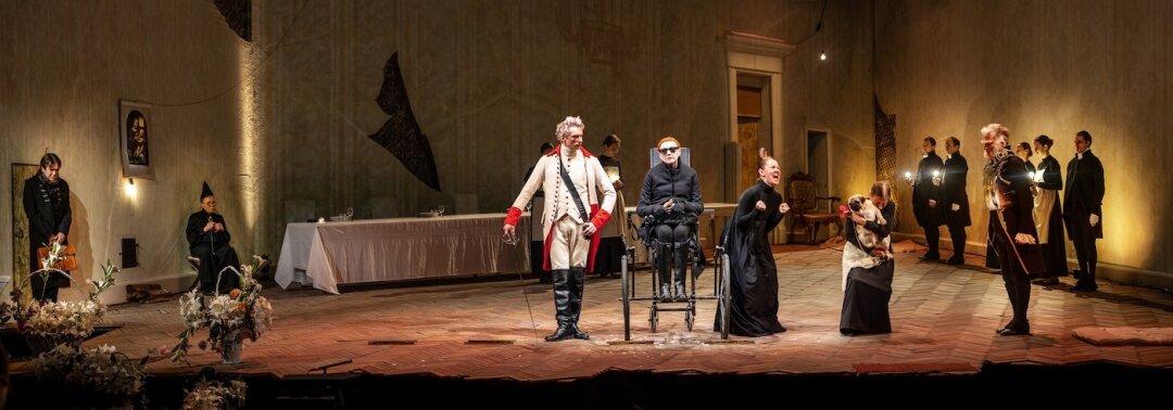 Сцена из спектакля «Холопы» режиссера Андрея Могучего