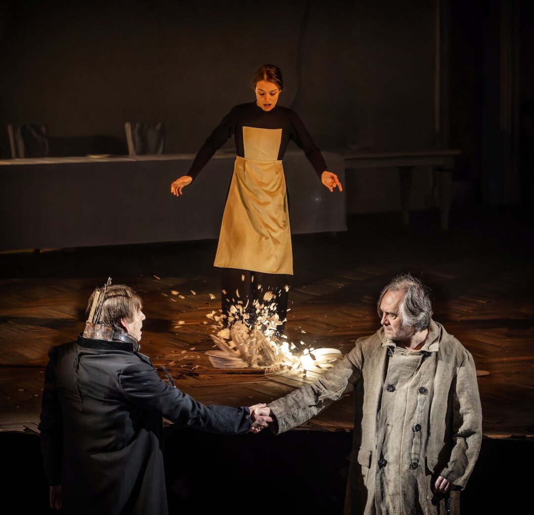 Сцена из спектакля «Холопы» режиссера Андрея Могучего