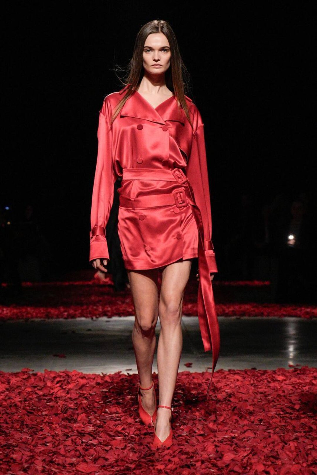 Это тренд: сразу два пояса (до этого увидели трюк на показе Jil Sander!)