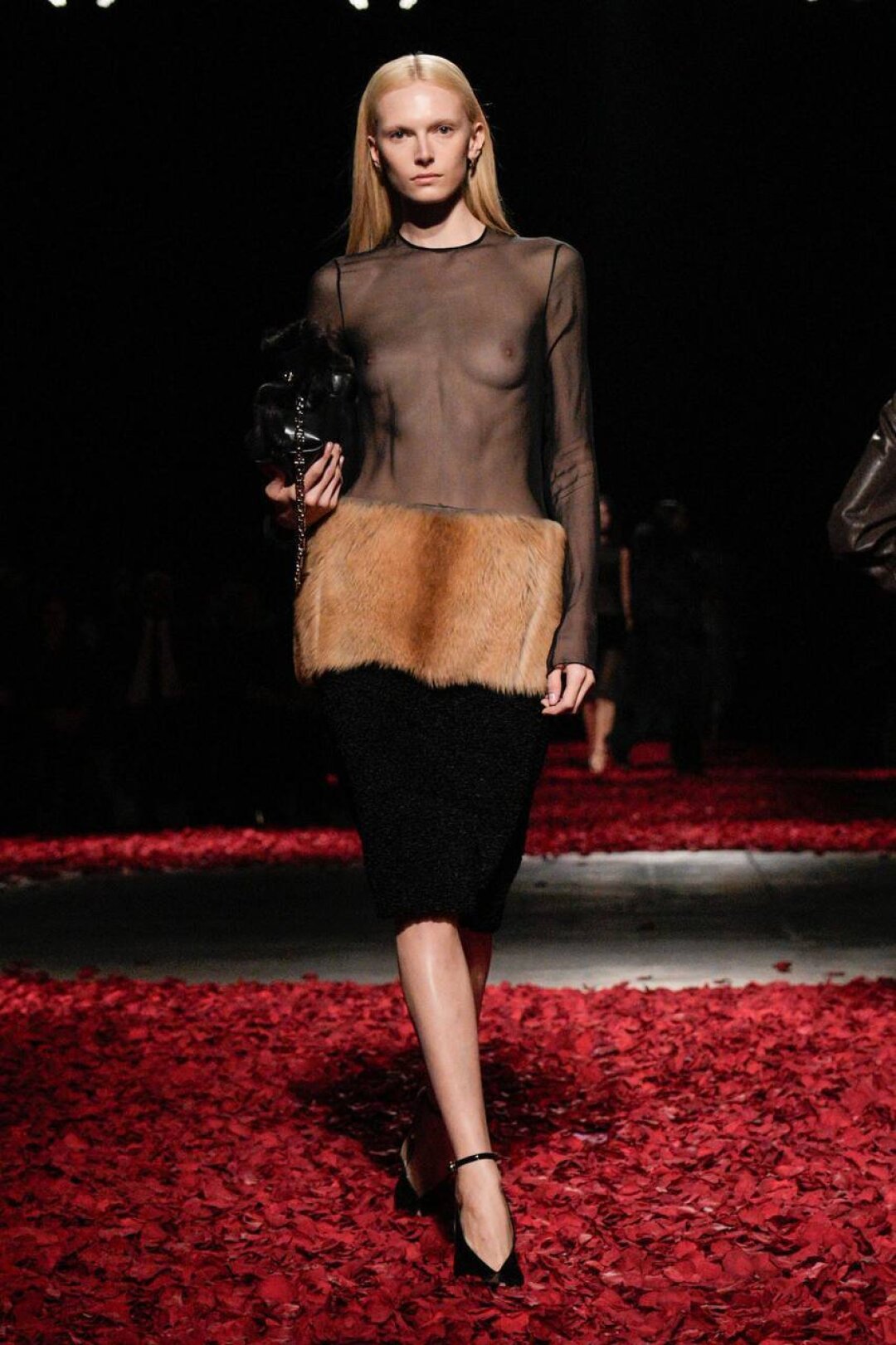 К следующему сезону запасаемся не только шубами, но и меховыми басками