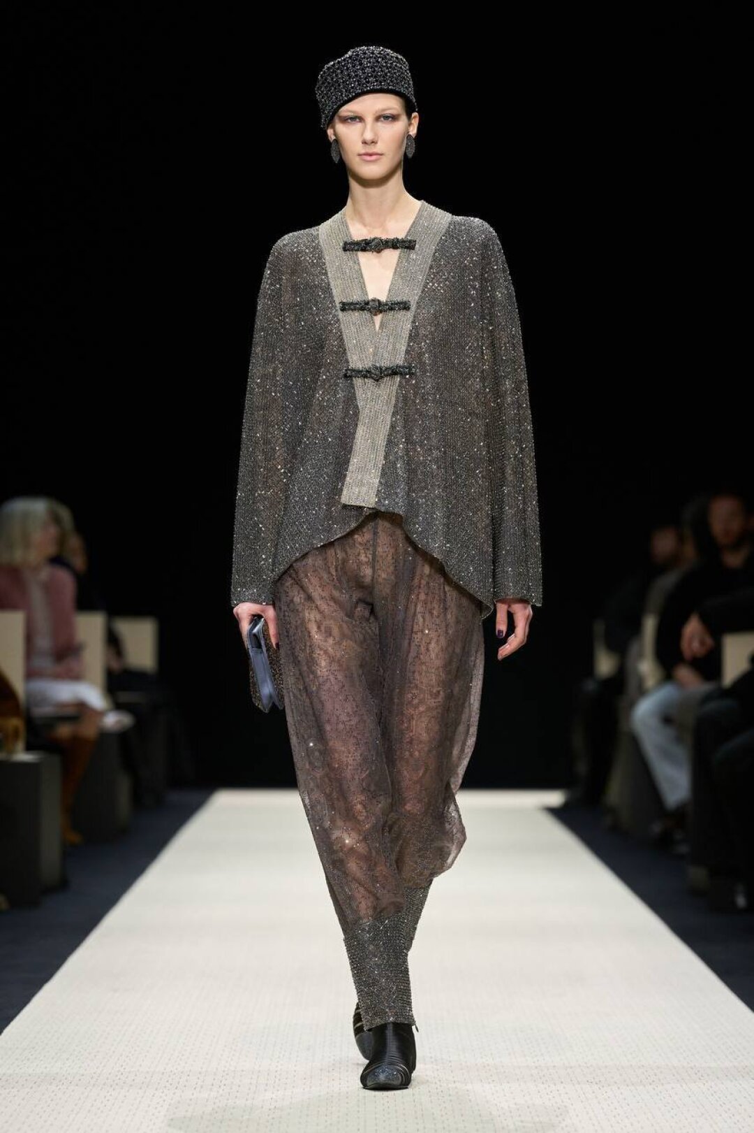 Пополняем шинуазри-коллекцию жакетами в китайском стиле и фирменными шароварами бренда