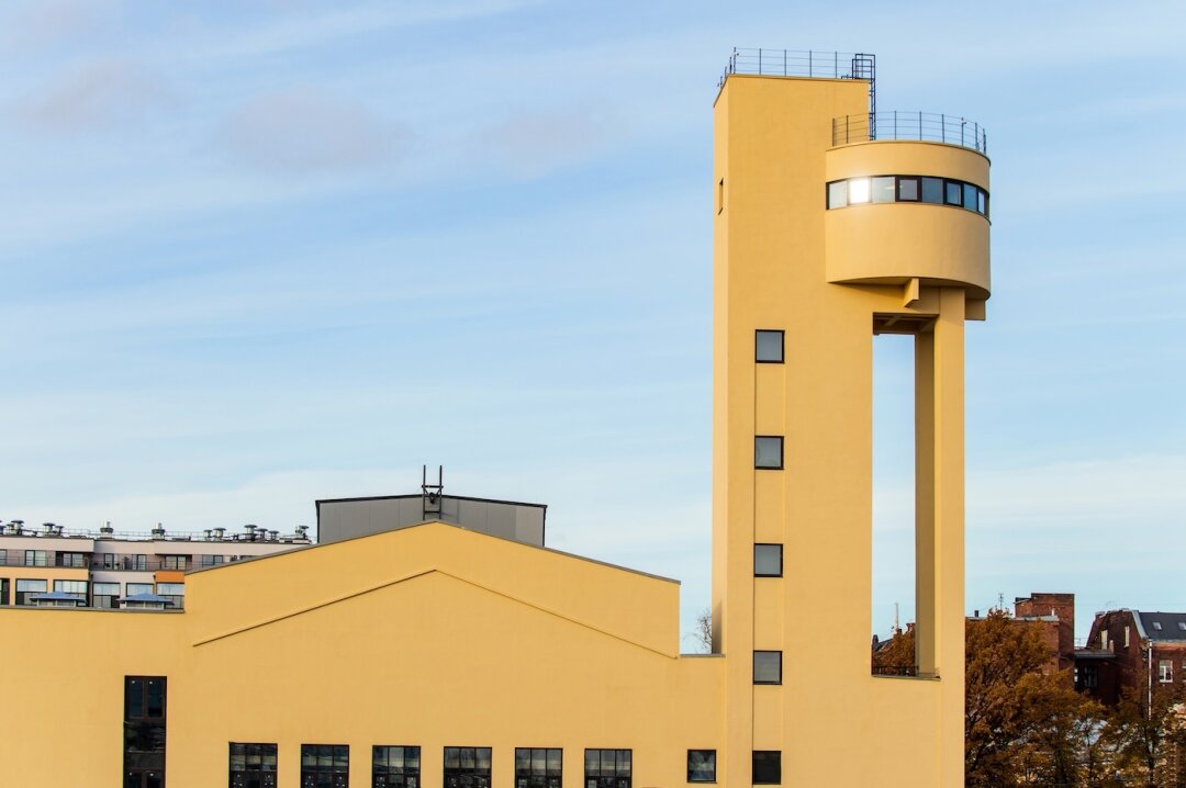 Канатный цех завода «Красный гвоздильщик» со знаменитой башней — единственный реализованный проект конструктивиста Якова Чернихова, и теперь здесь