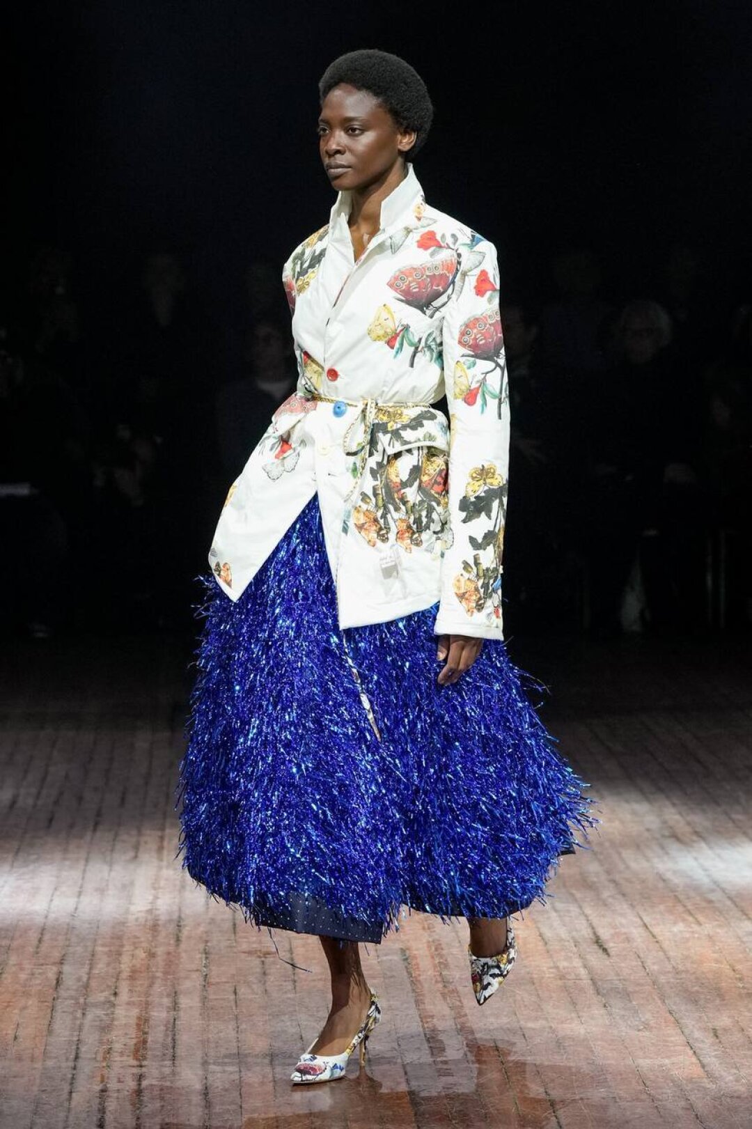 Рубрика «нам это надо»: юбка-мишура в трендовом кобальтовом оттенке