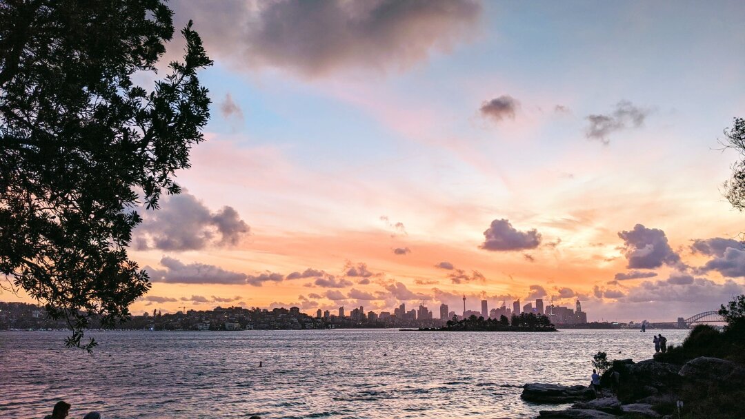 Вид на Сидней с пляжа Milk