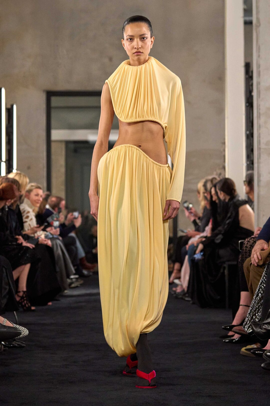 ... и платья-спирали снова с нами!