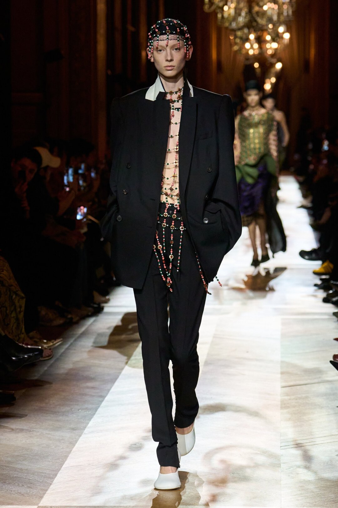 Сценический чепчик — хорошо, а в комбо с ажурной тикой — лучше