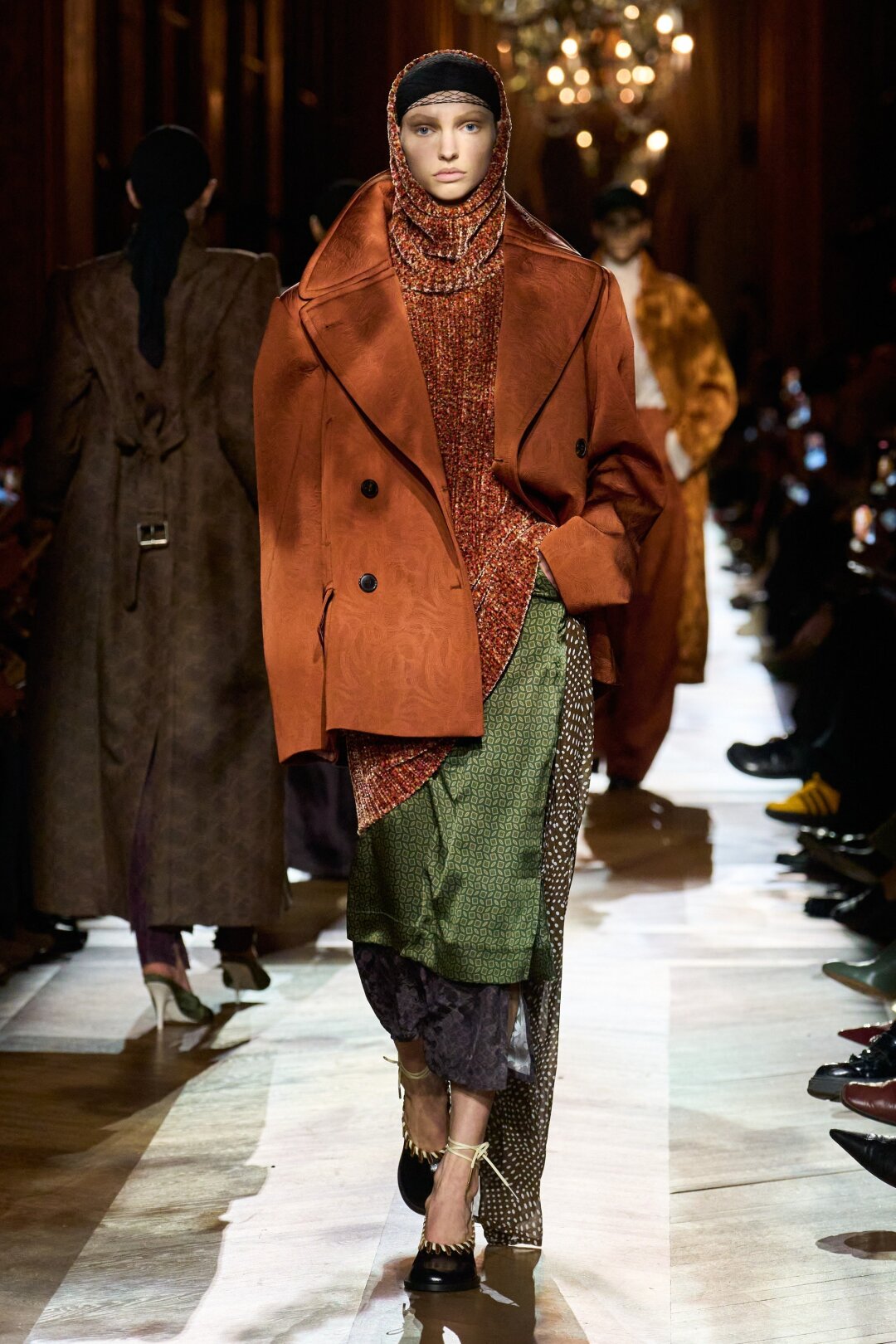 Терракотовый — цвет сезона по версии Dries Van Noten