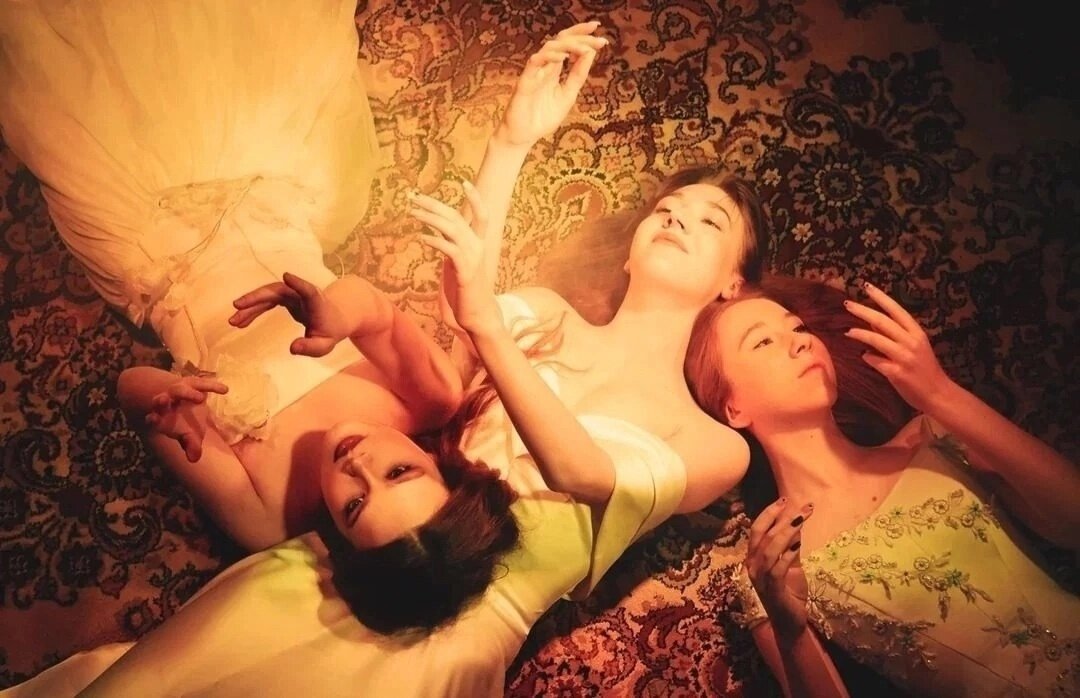 Спектакль «Девушки в любви»