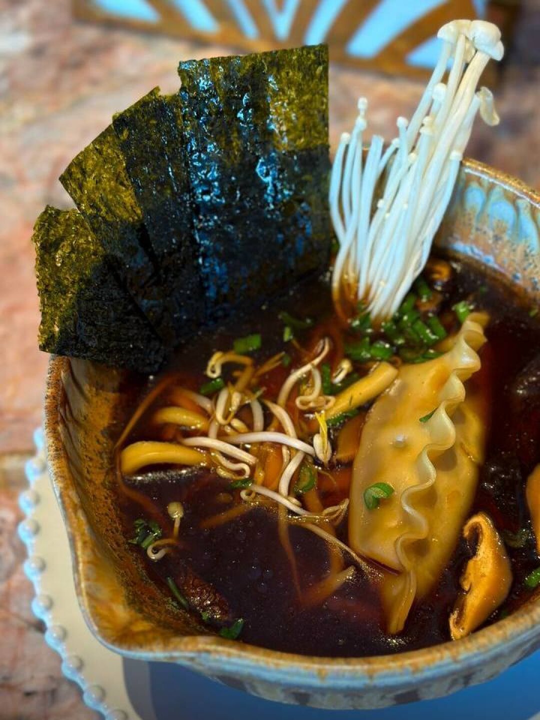 Рамен с нори, вонтонами из грибов и сыром тофу