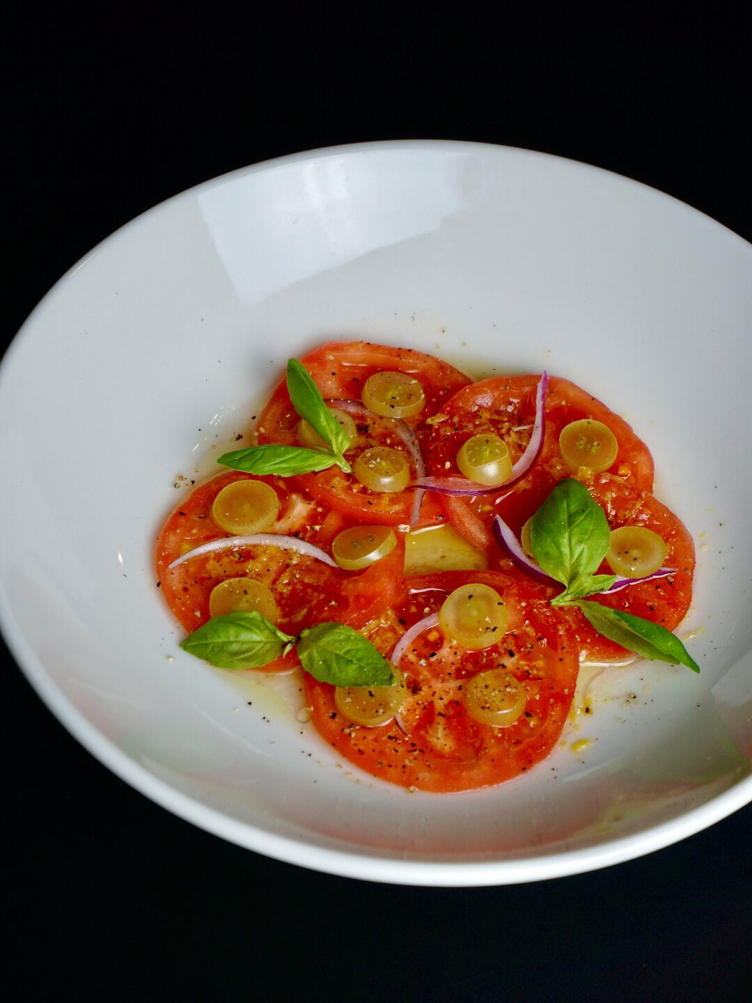 Карпаччо из томатов с моченым виноградом