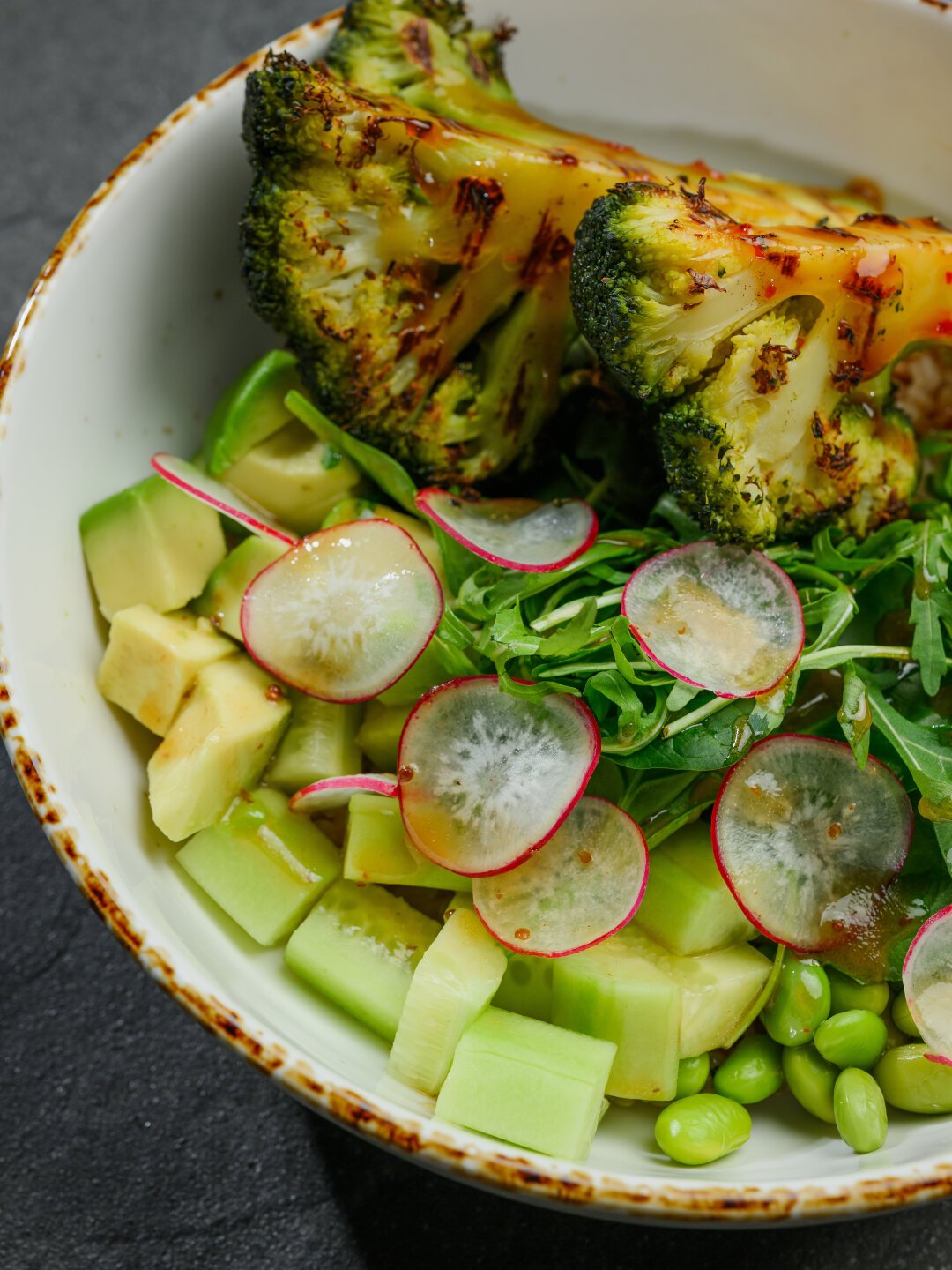 Поке со стейком из брокколи