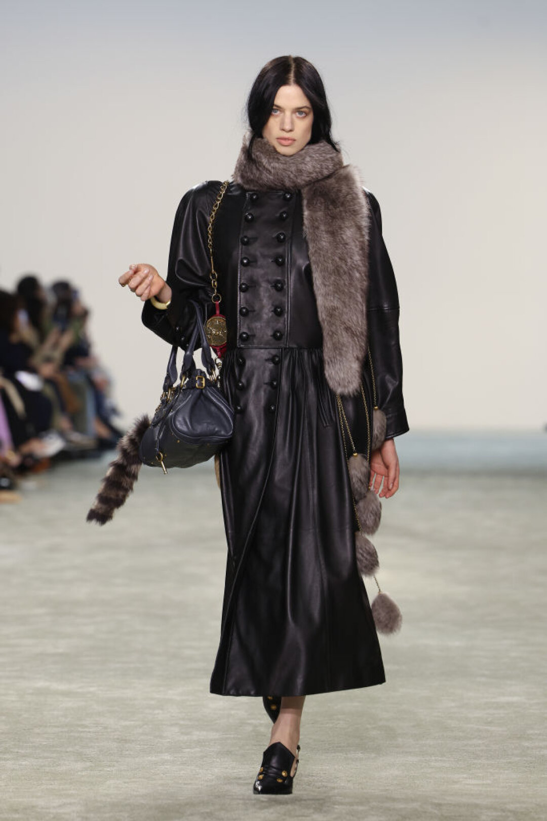 Рубрика «нам это надо»: стейтмент-безделушка в виде брелока-хвостика (следующей зимой на всех сумках мира!)