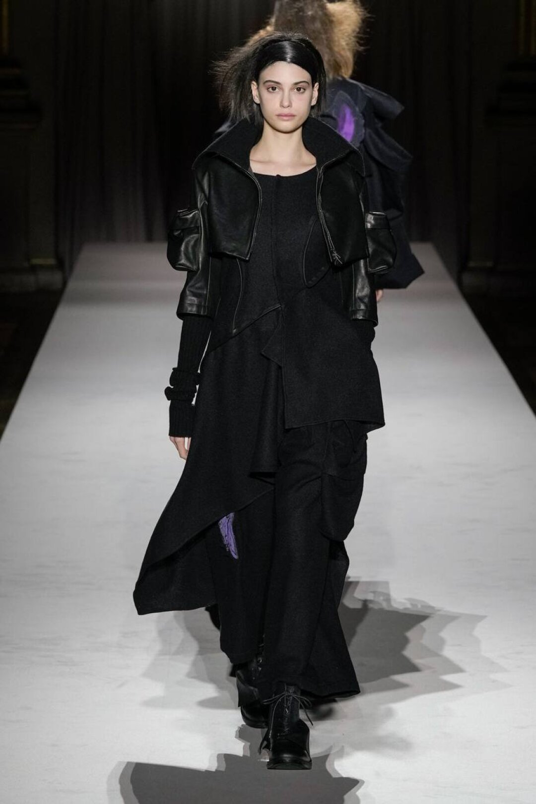 Кропнутая верхняя одежда тоже!