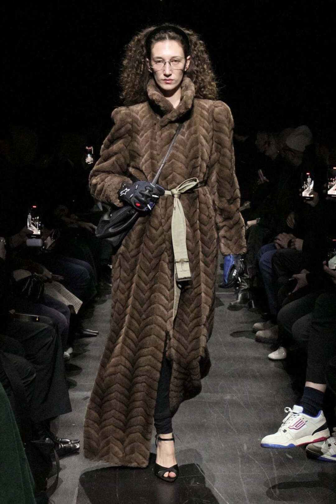 Это комбо: мотоперчатки и тихороскошный мех