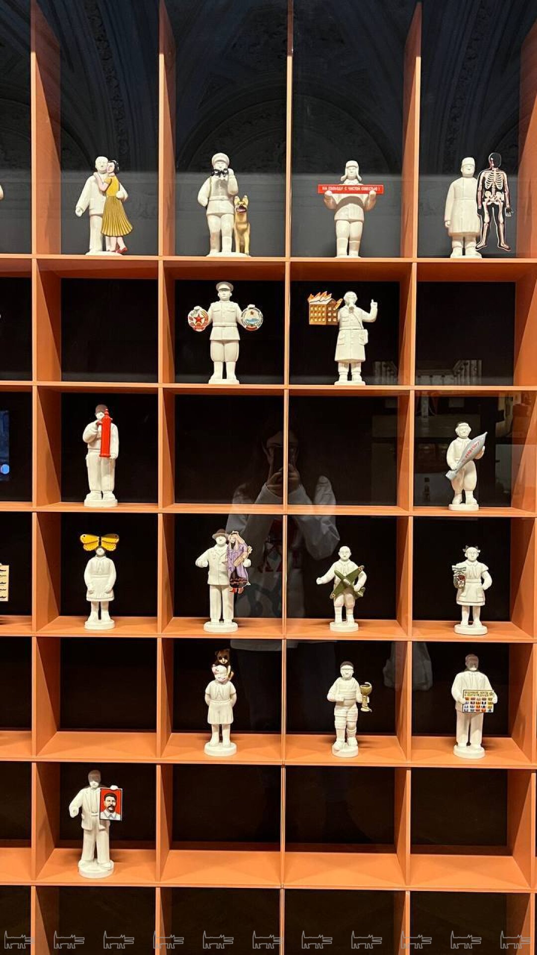 Гриша Брускин, «Всюду жизнь»